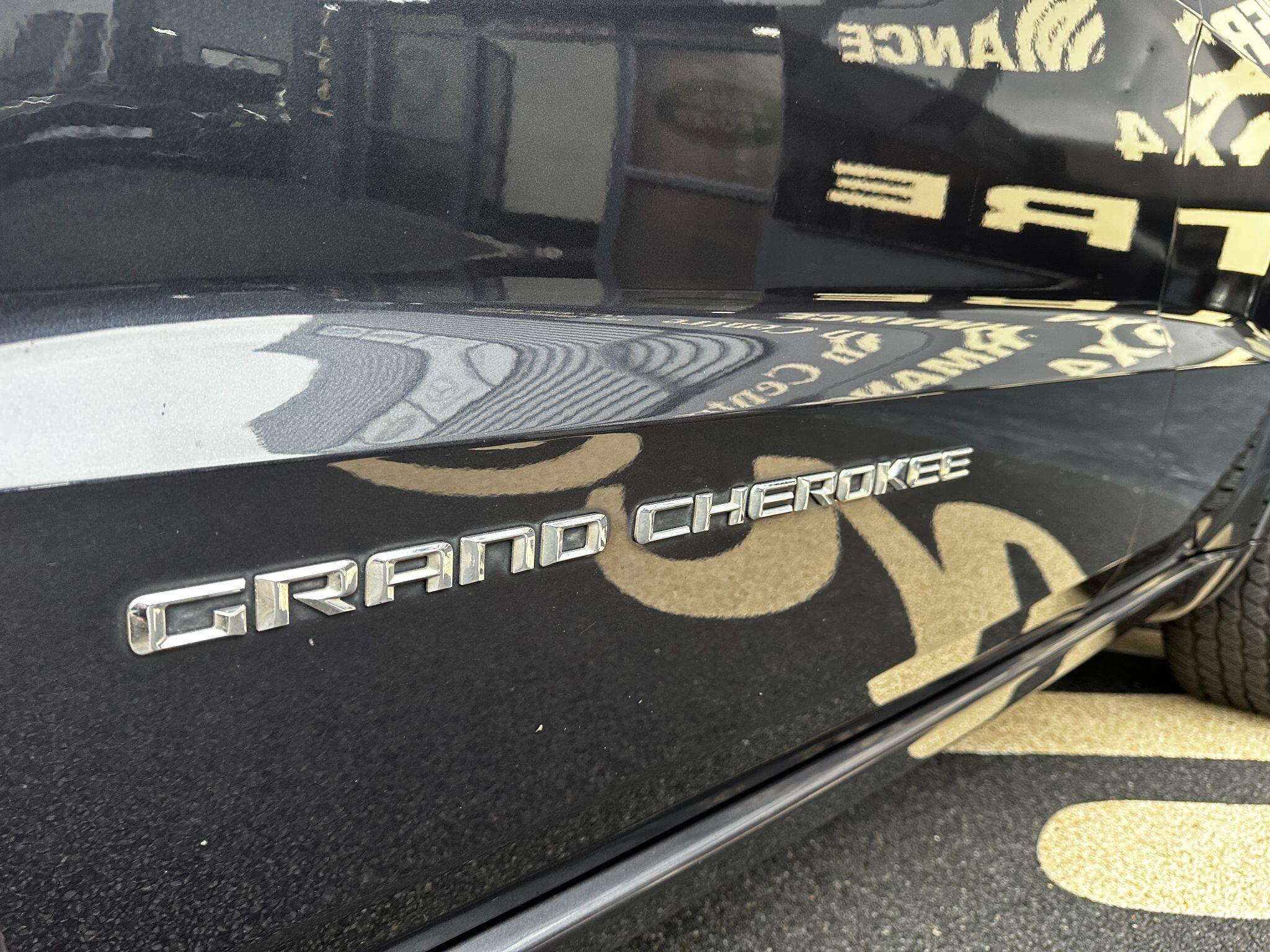 Jeep Grand Cherokee view 23
