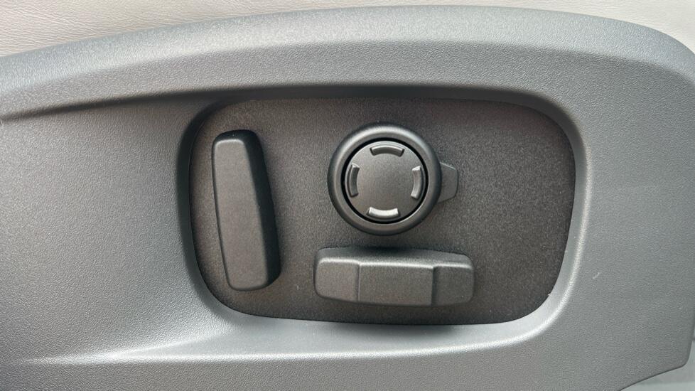 Land Rover Defender view 23