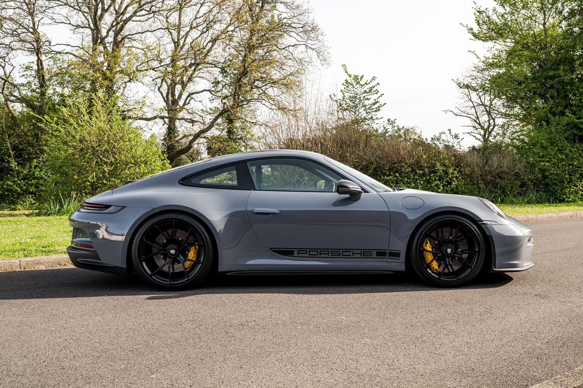 Porsche 911 view 8
