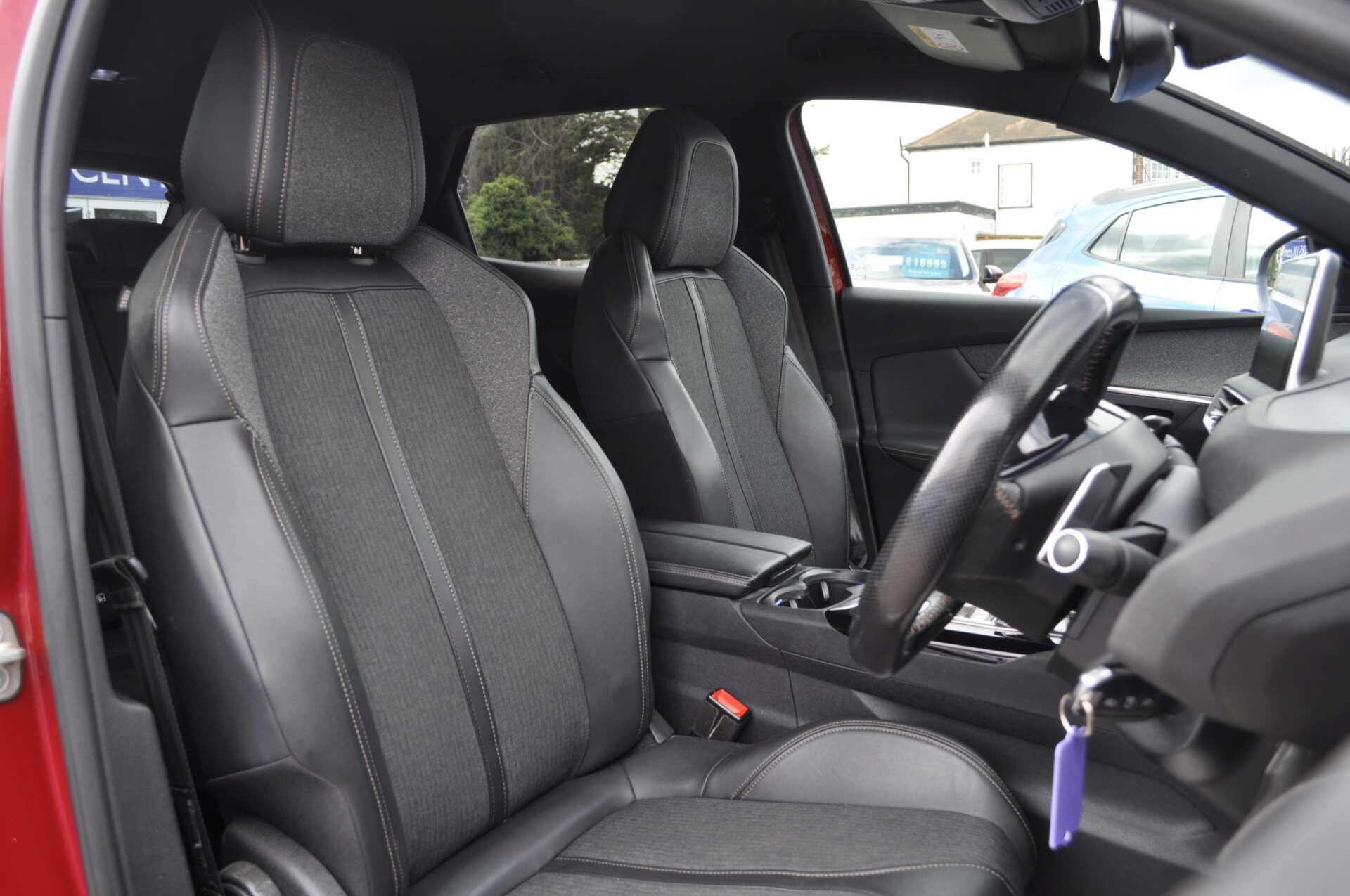 Peugeot 3008 view 10