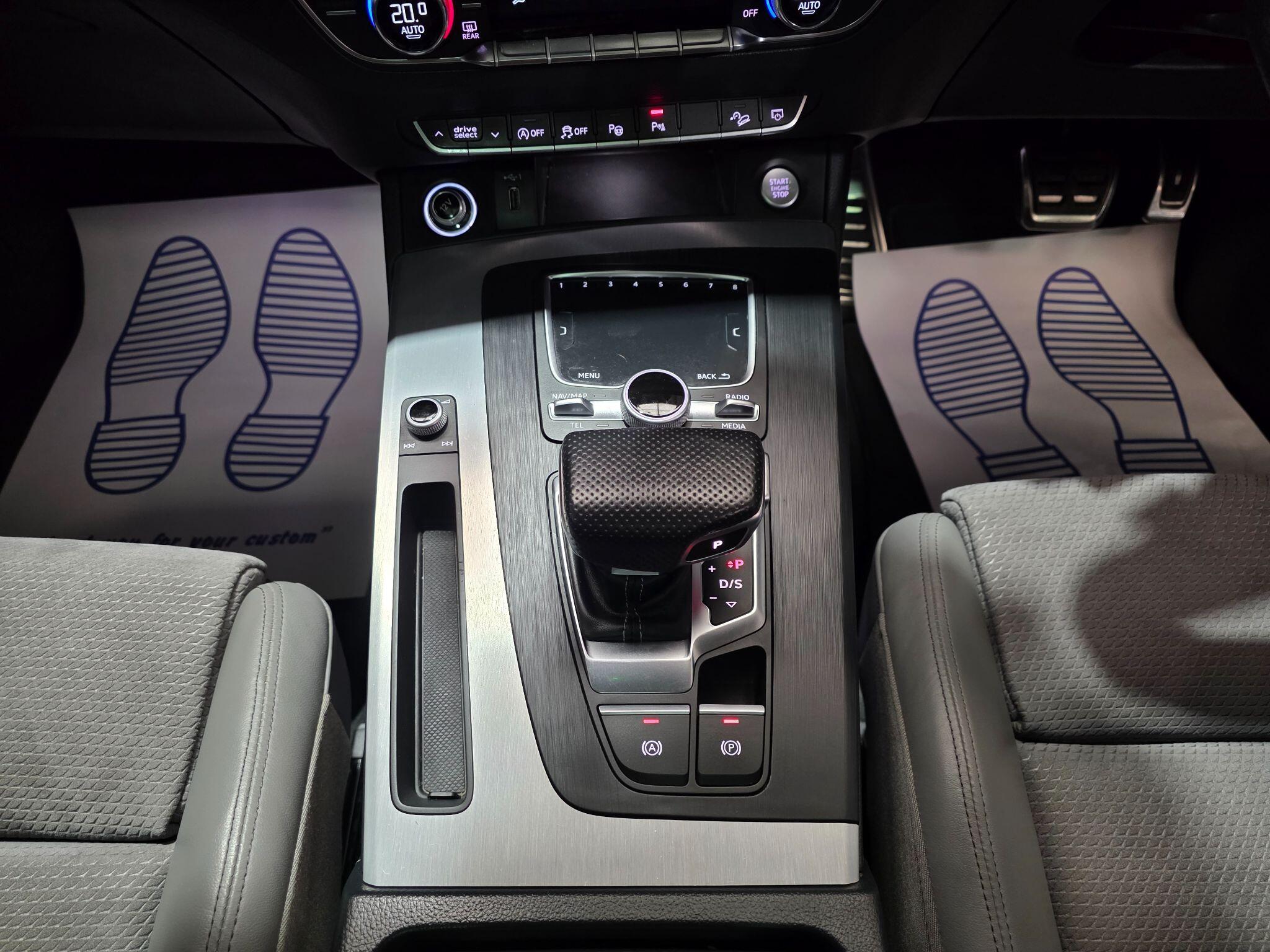 Audi Q5 view 12