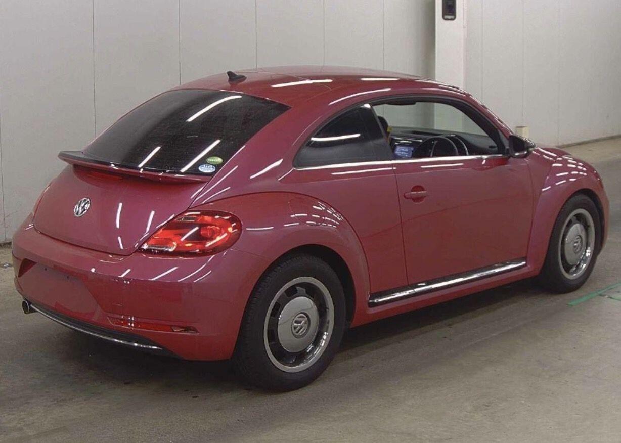 Volkswagen Beetle view 4