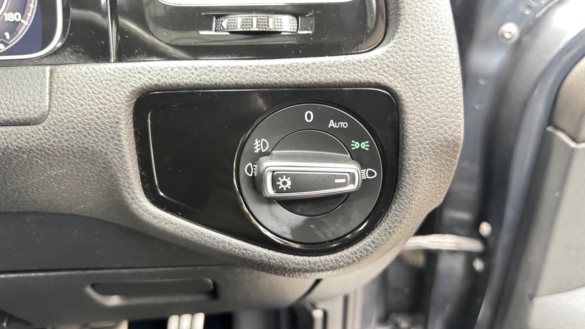 Volkswagen Golf view 60