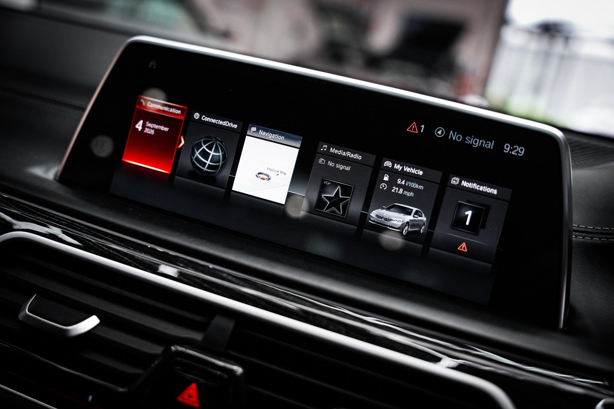 BMW 7 Series view 7