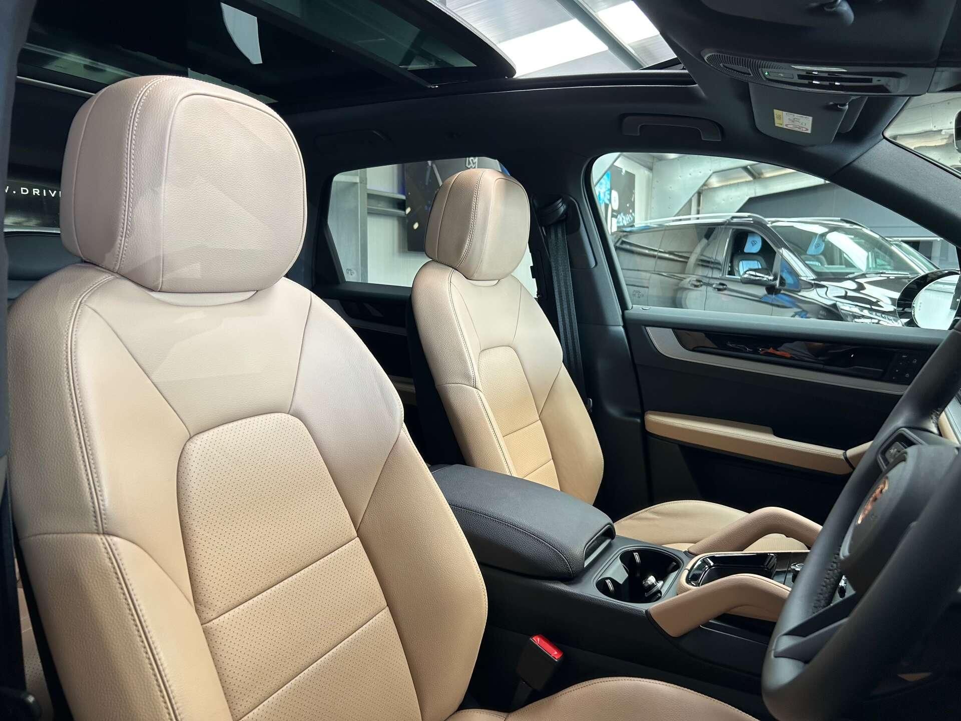 Porsche Cayenne view 27
