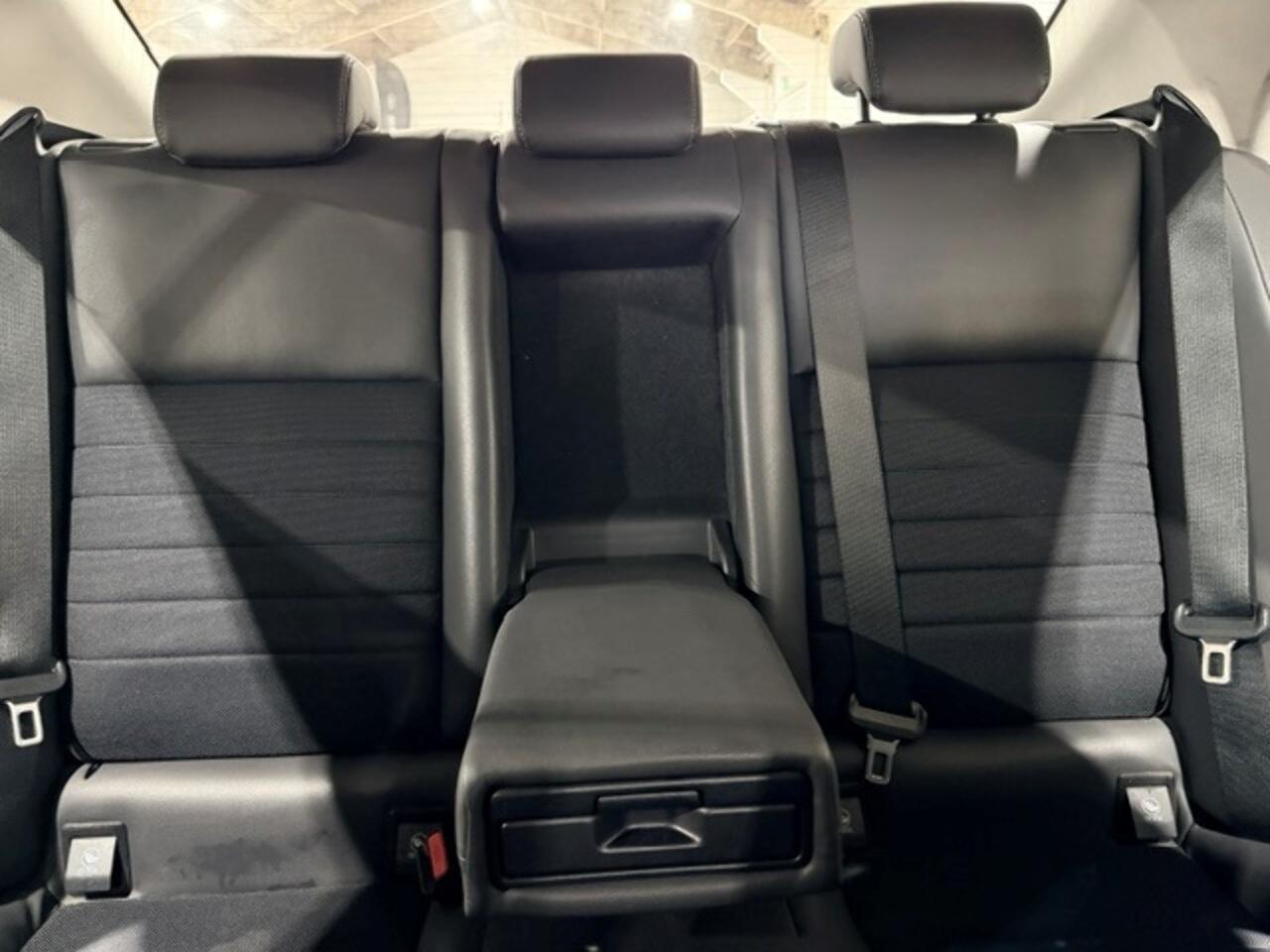 Lexus IS view 14