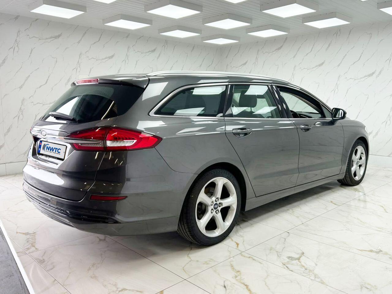 Ford Mondeo view 12