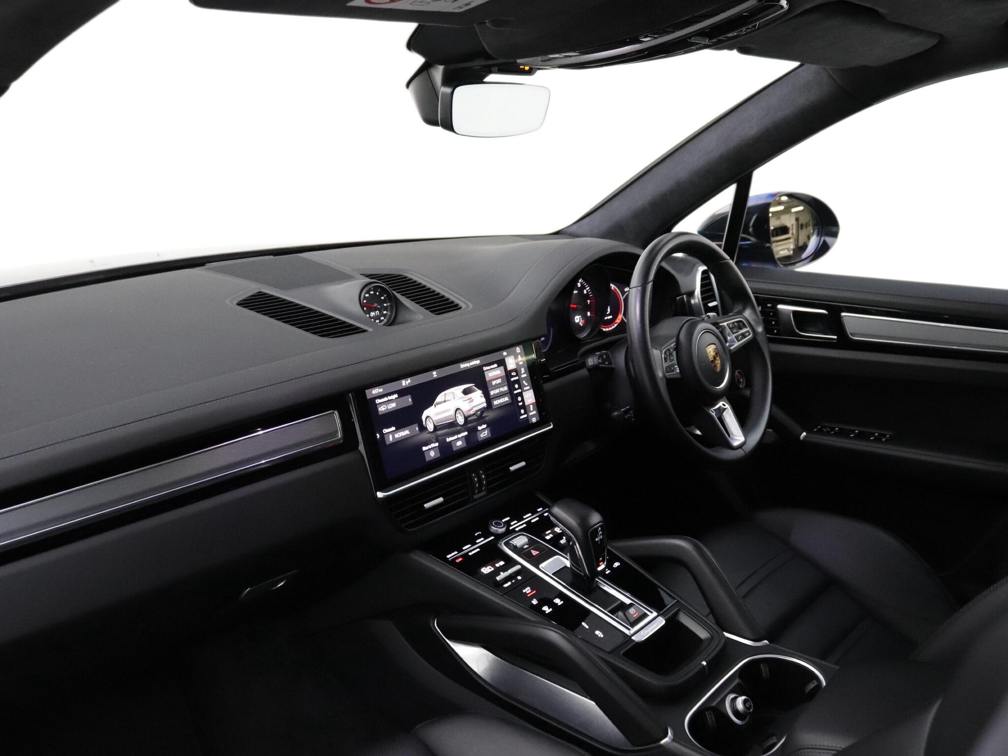 Porsche Cayenne view 13