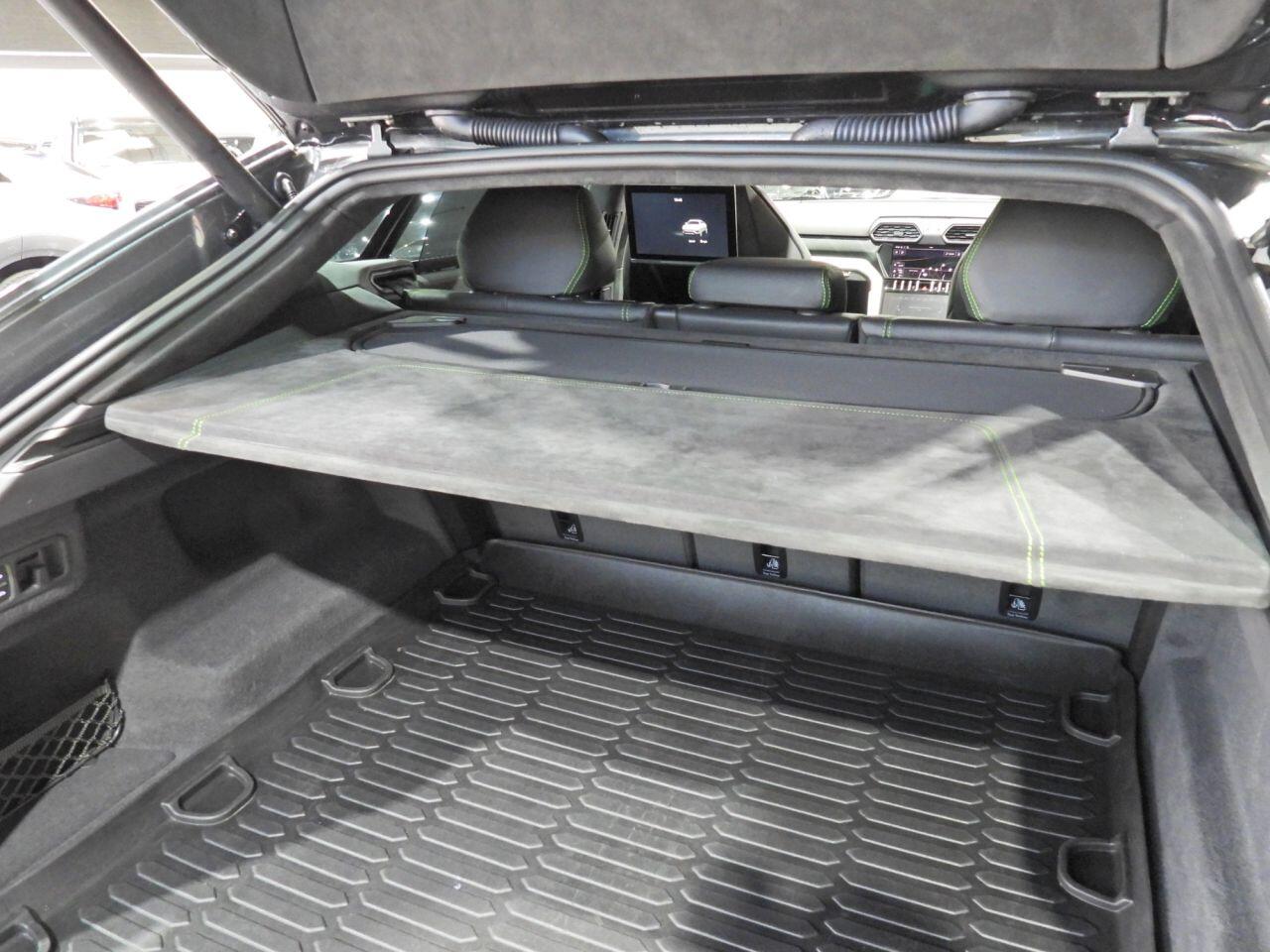 Lamborghini Urus view 52