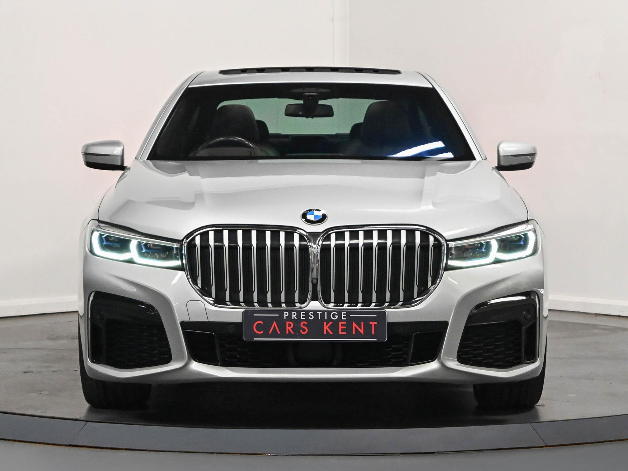 BMW 7 Series view 38