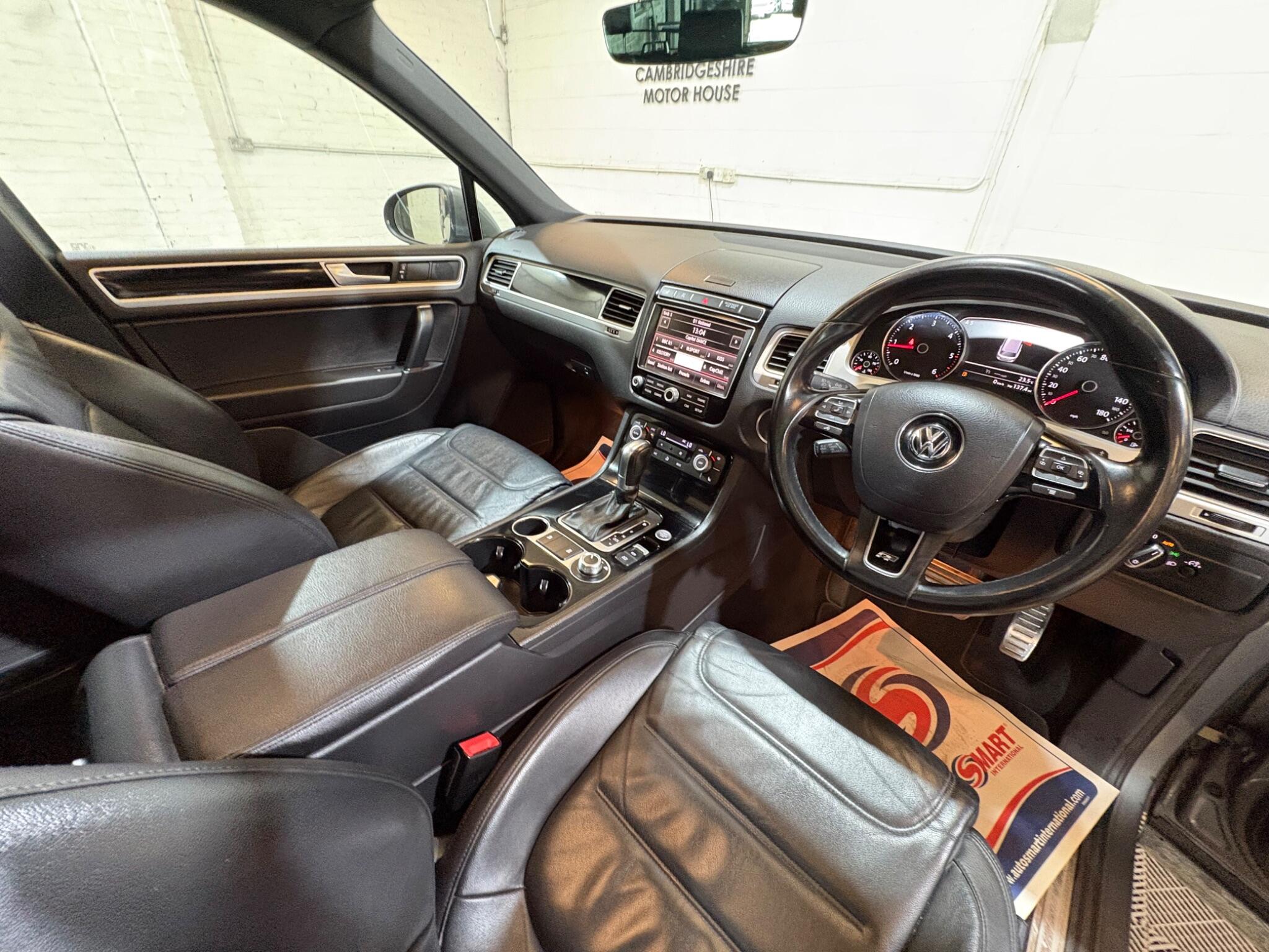 Volkswagen Touareg view 34