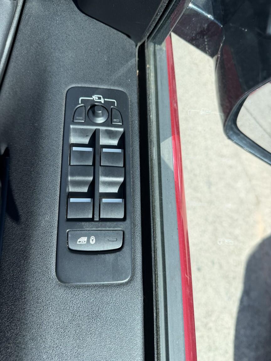 Land Rover Discovery Sport view 39