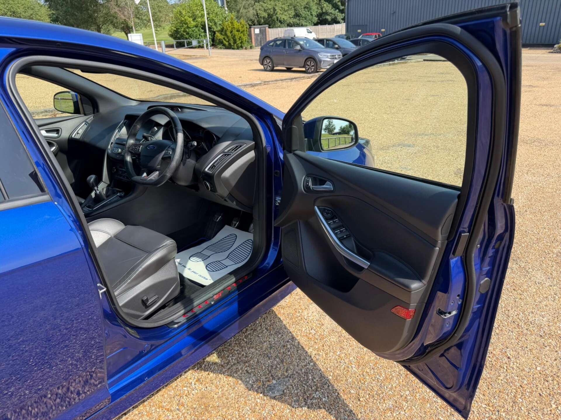 Ford Focus view 13