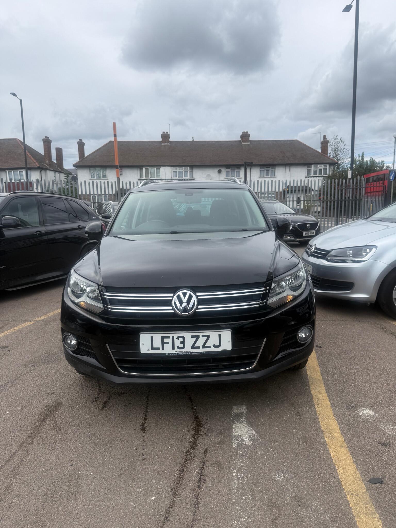 Volkswagen Tiguan view 3