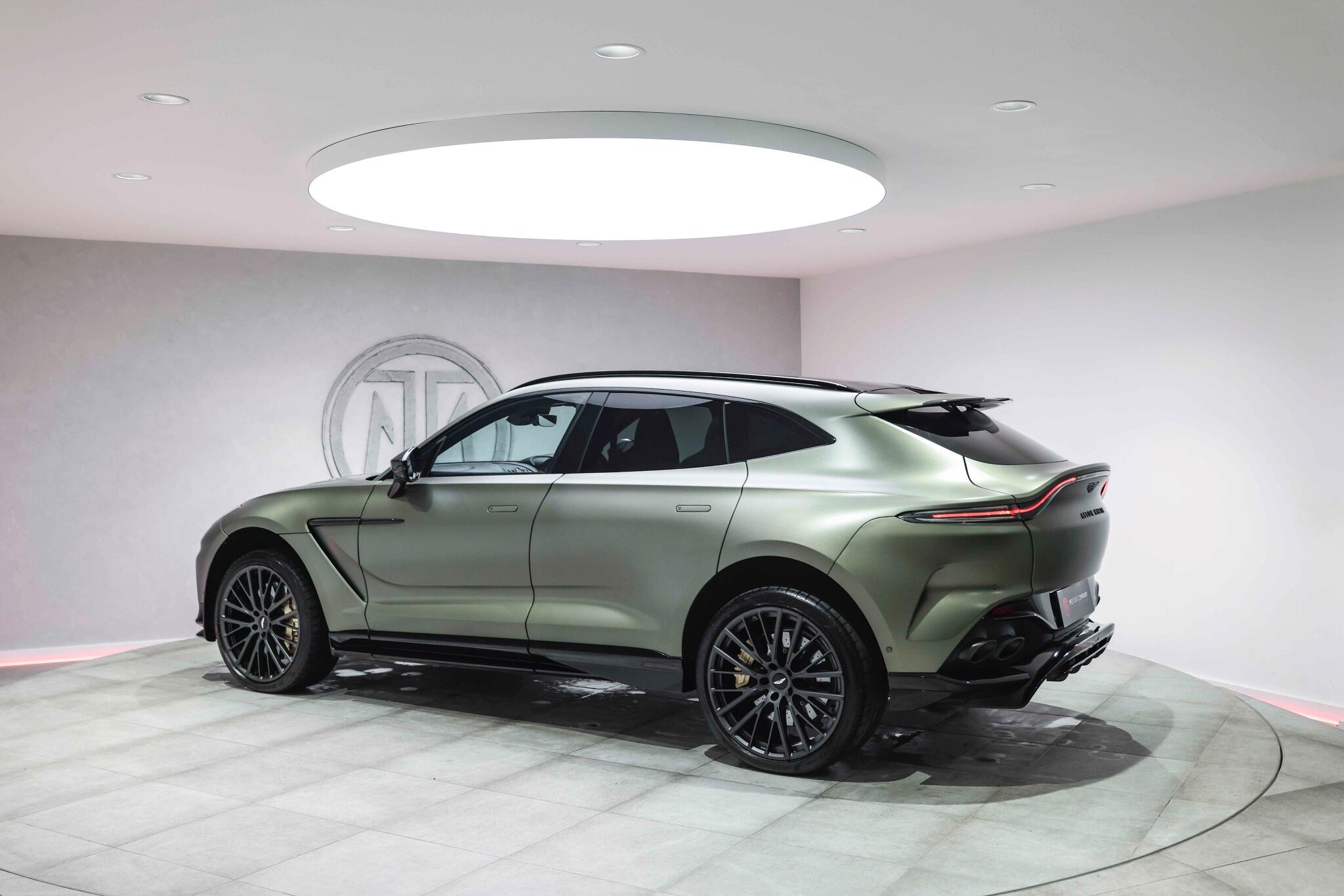 Aston Martin DBX view 29