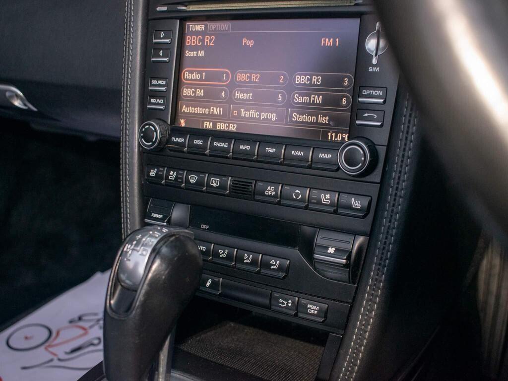 Porsche 911 view 31