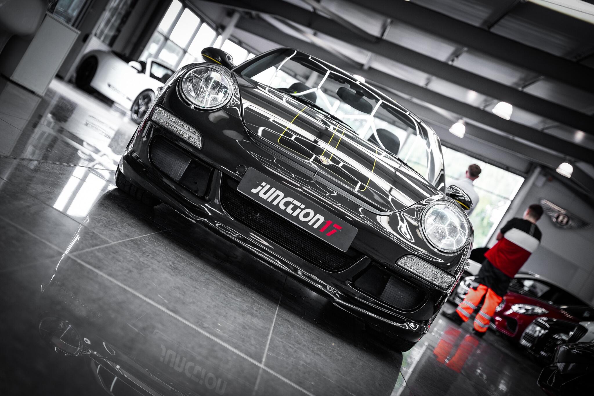 Porsche 911 view 4