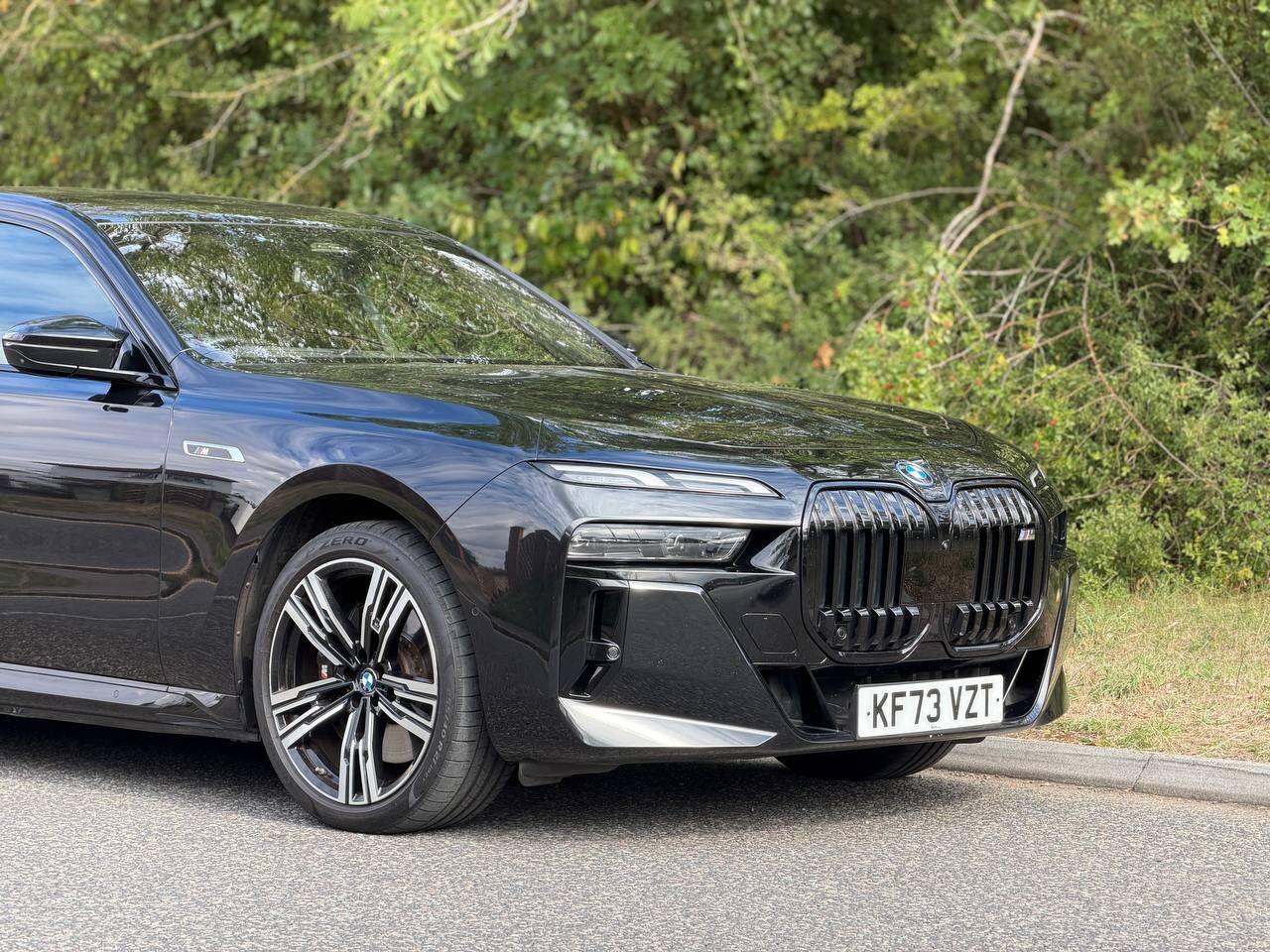 BMW 7 Series view 95