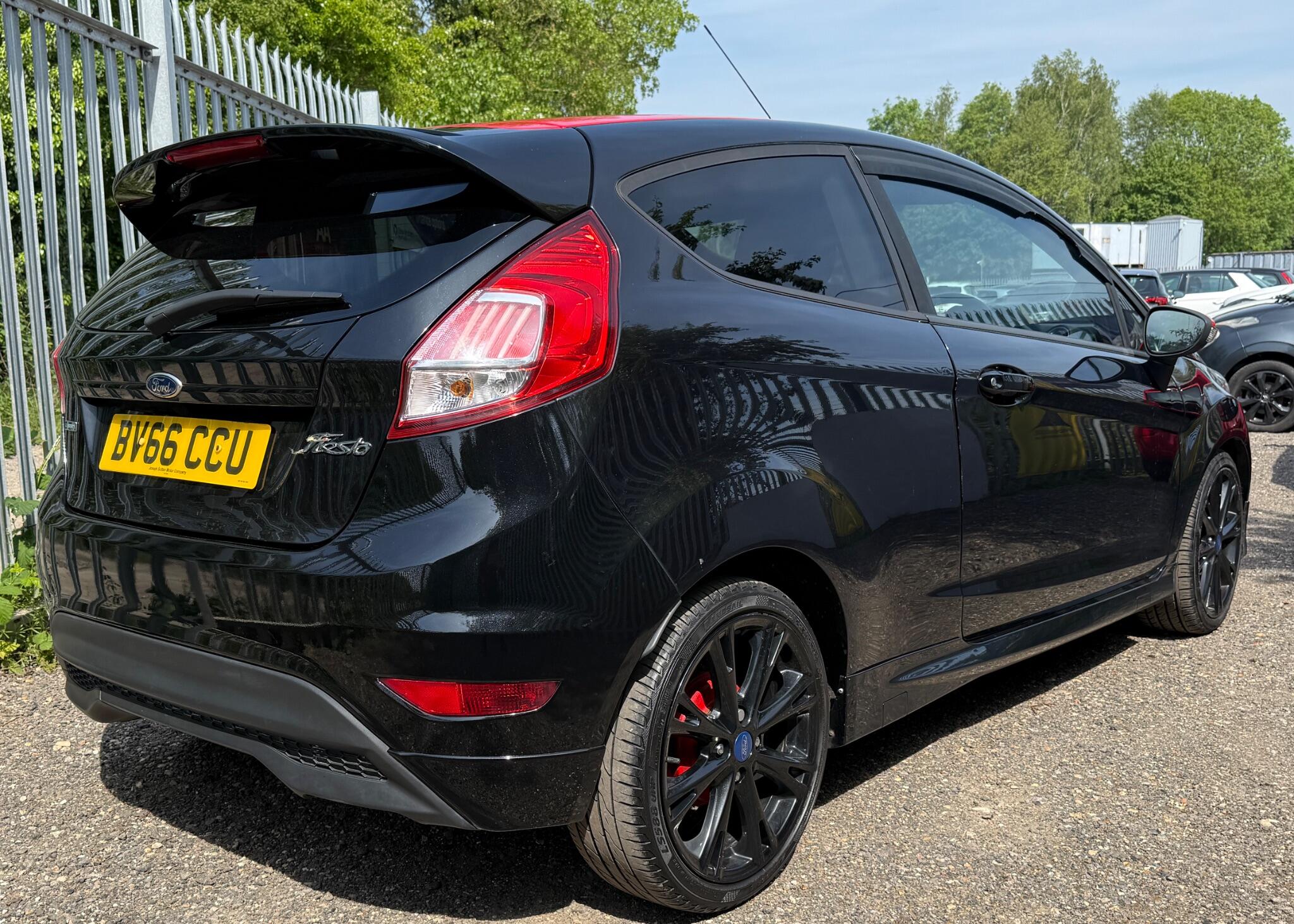 2016 Ford Fiesta image 13
