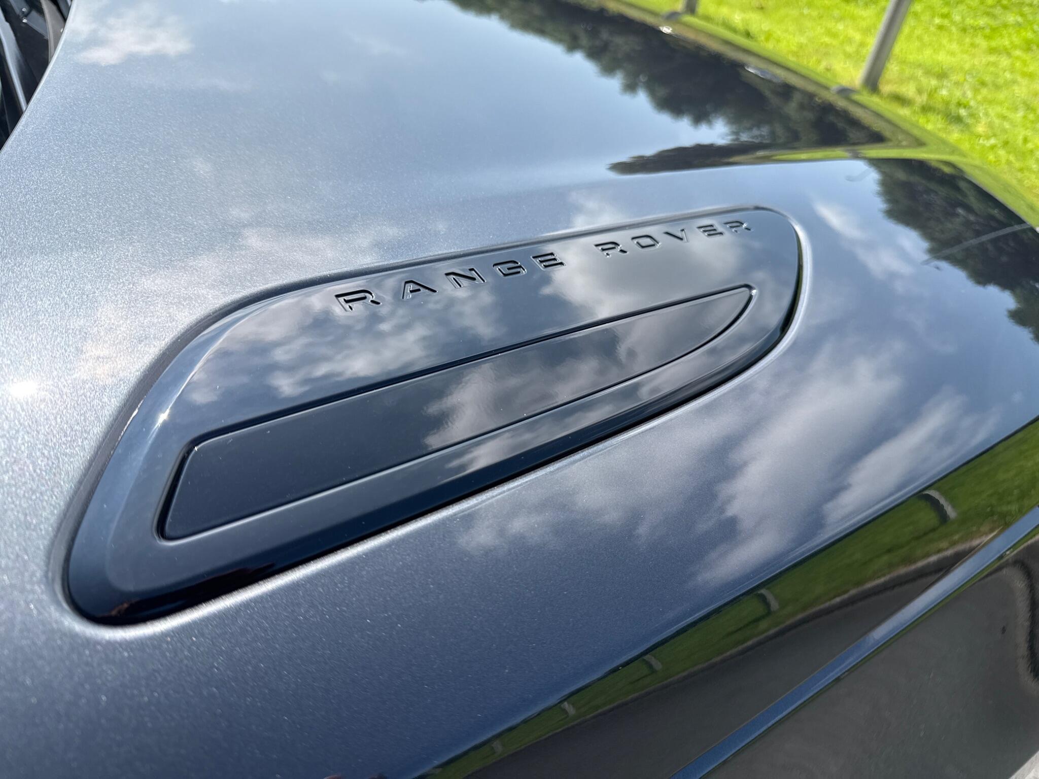 Land Rover Range Rover Velar view 9