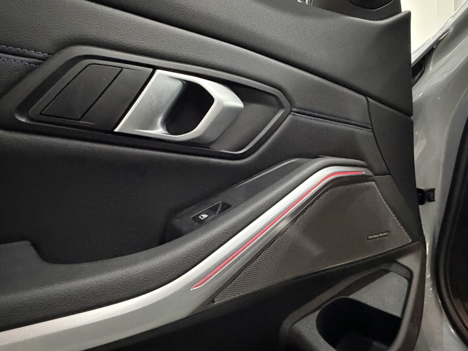 BMW 3 Series view 25