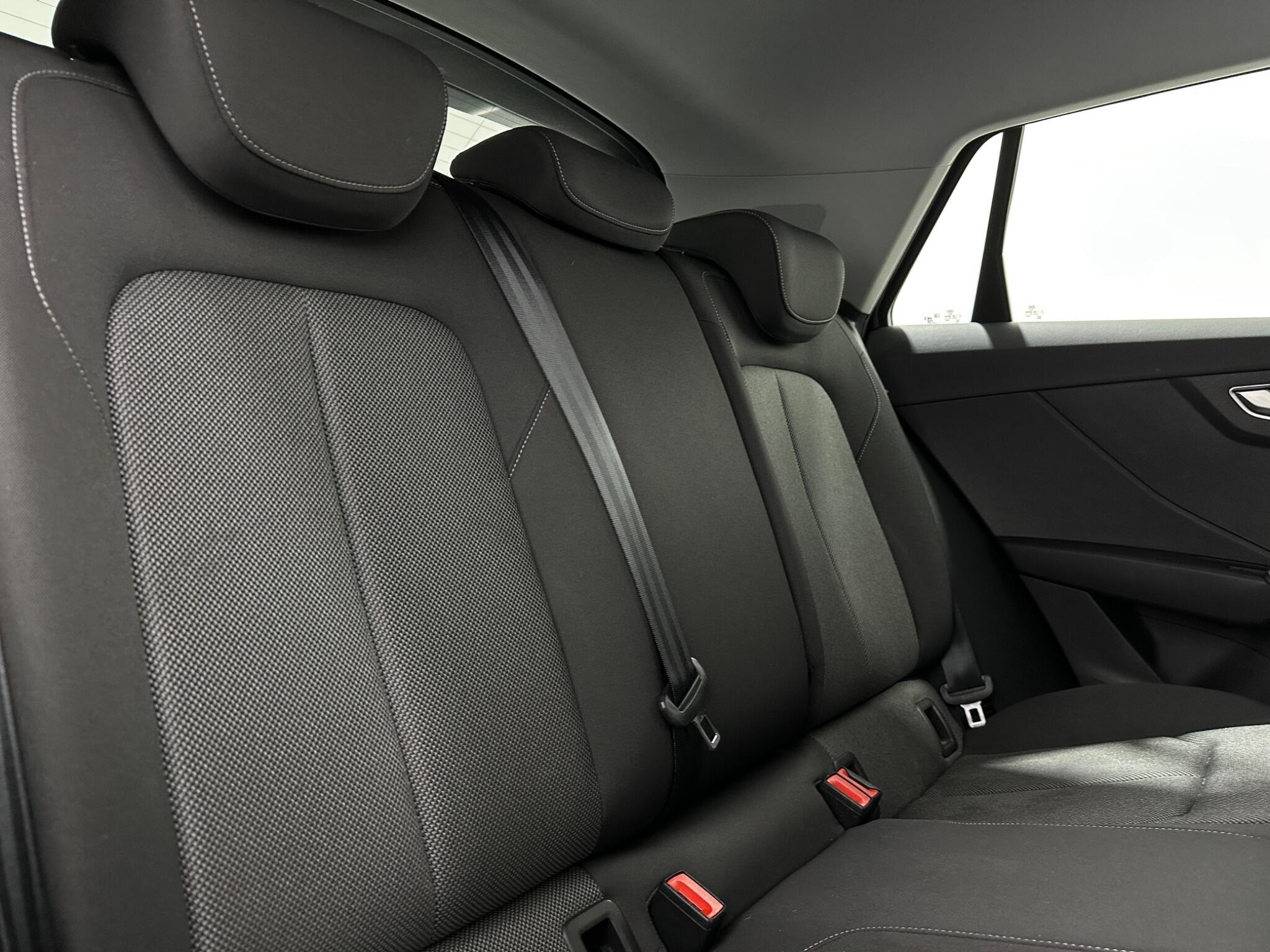 Audi Q2 view 42