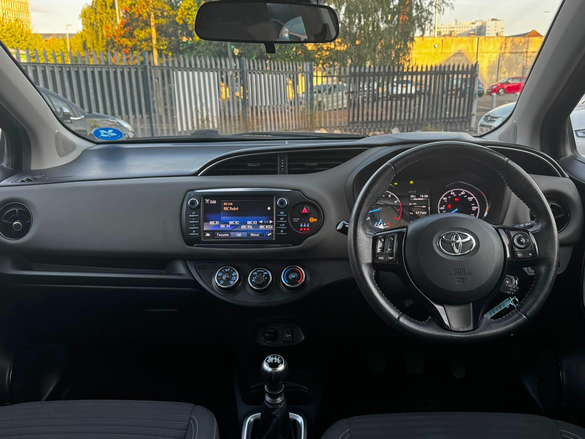 Toyota Yaris view 12