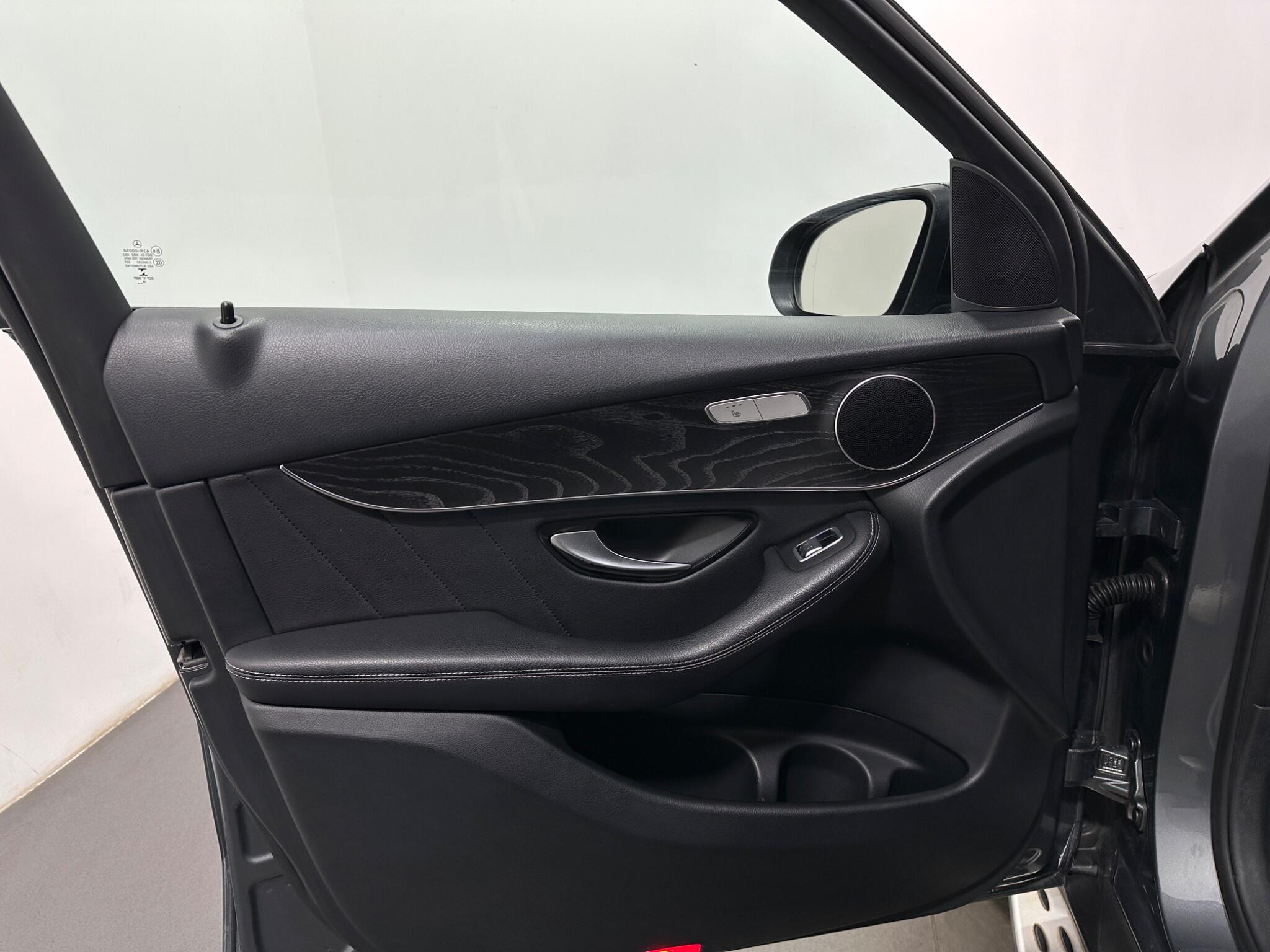 Mercedes-Benz GLC view 38