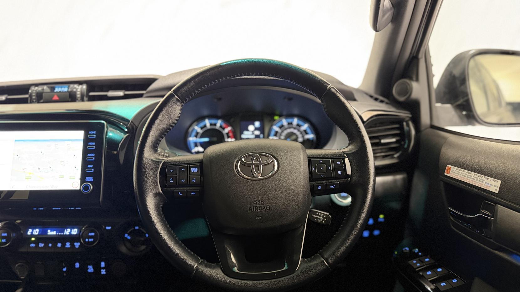 Toyota Hilux view 19