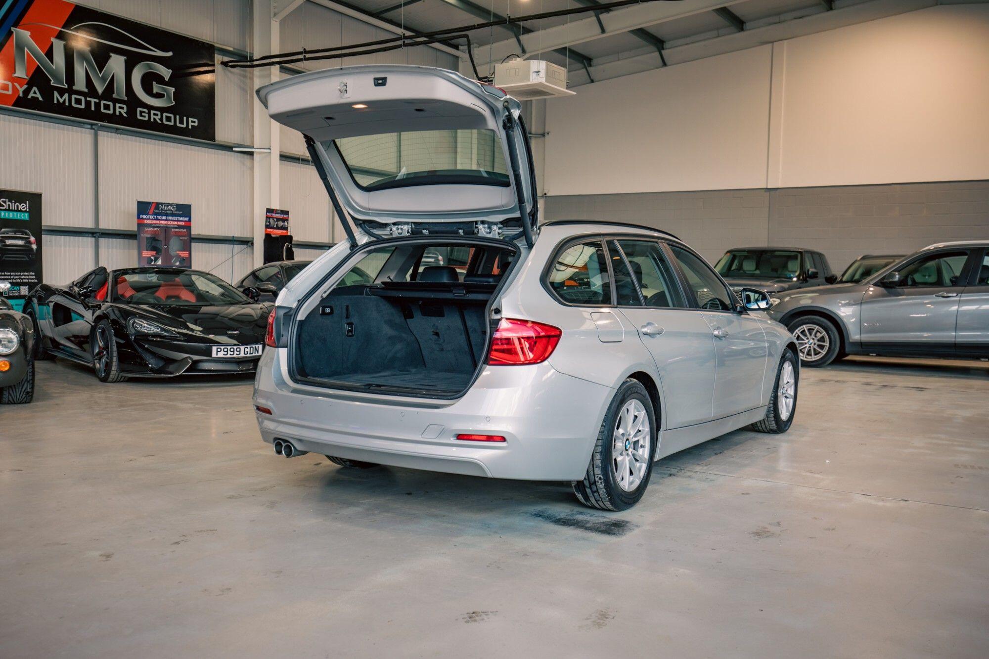 BMW 3 Series view 27