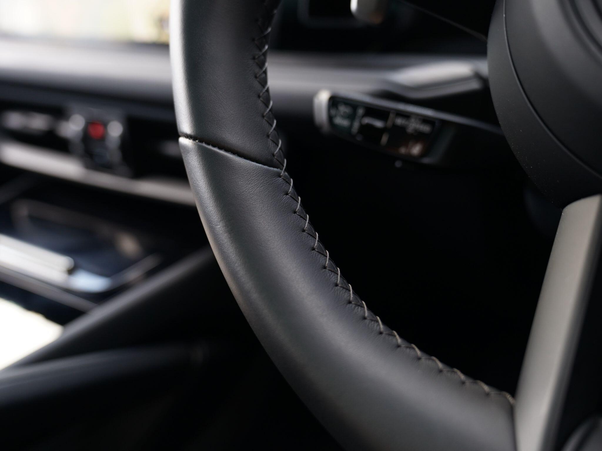 Porsche Cayenne view 100