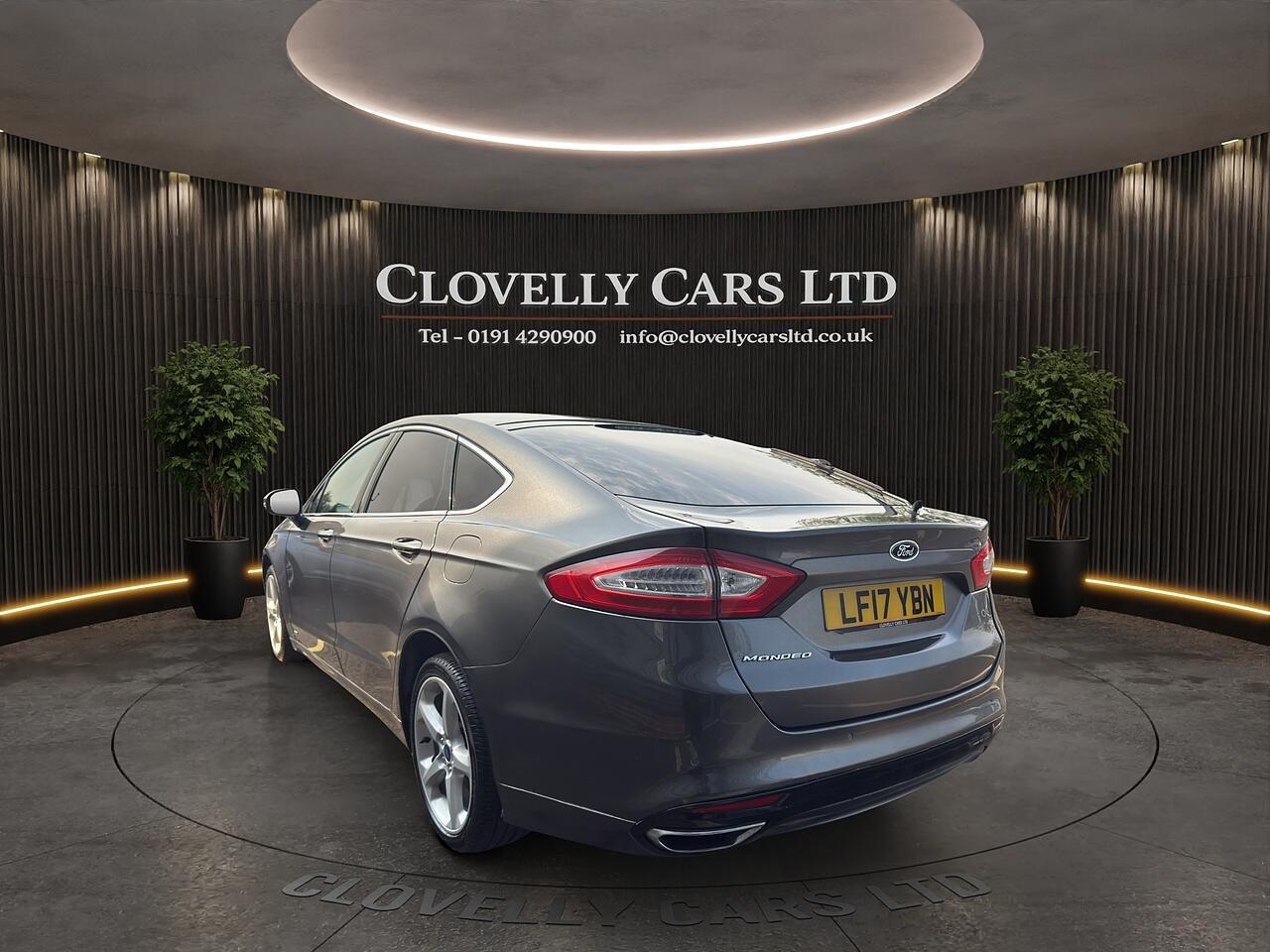 Ford Mondeo view 4
