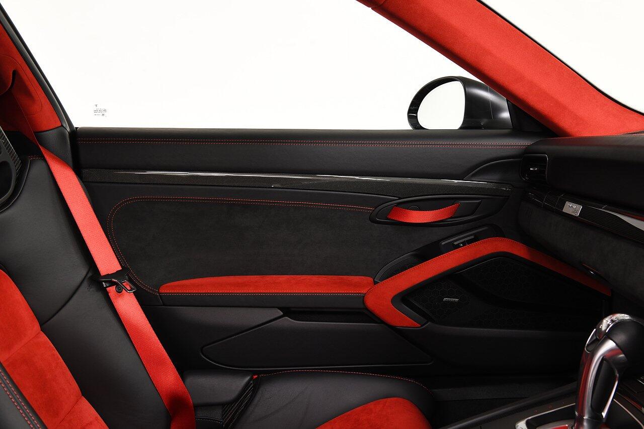 Porsche 911 view 14