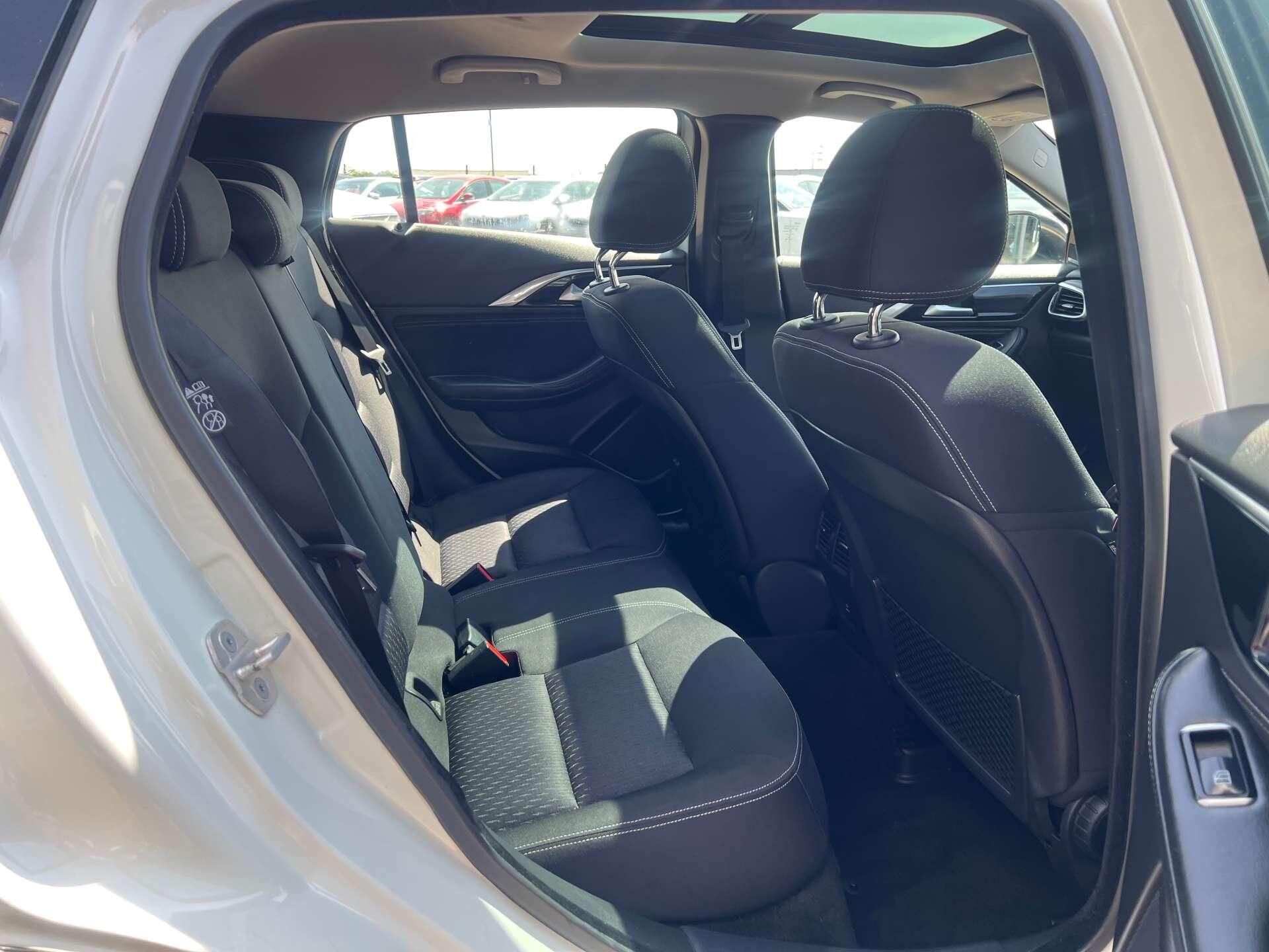 Infiniti Q30 view 34