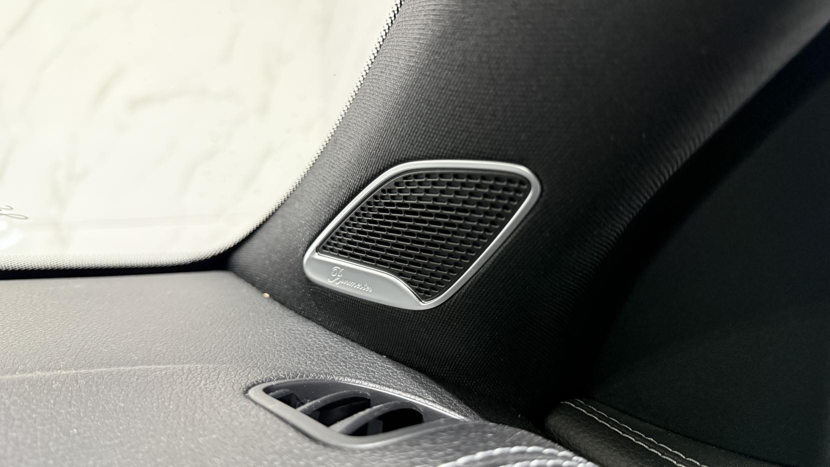 Mercedes-Benz GLB view 31
