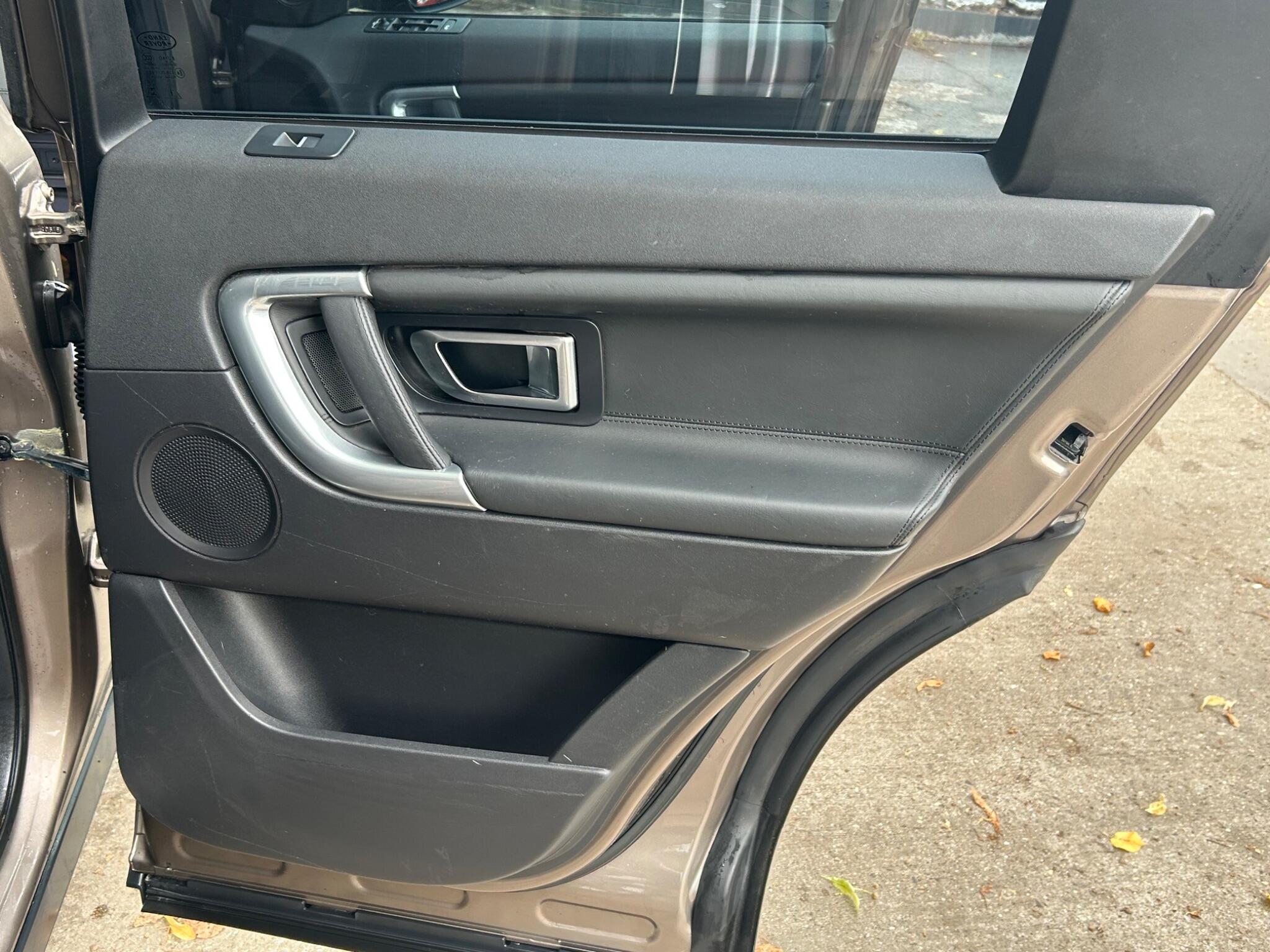 Land Rover Discovery Sport view 45