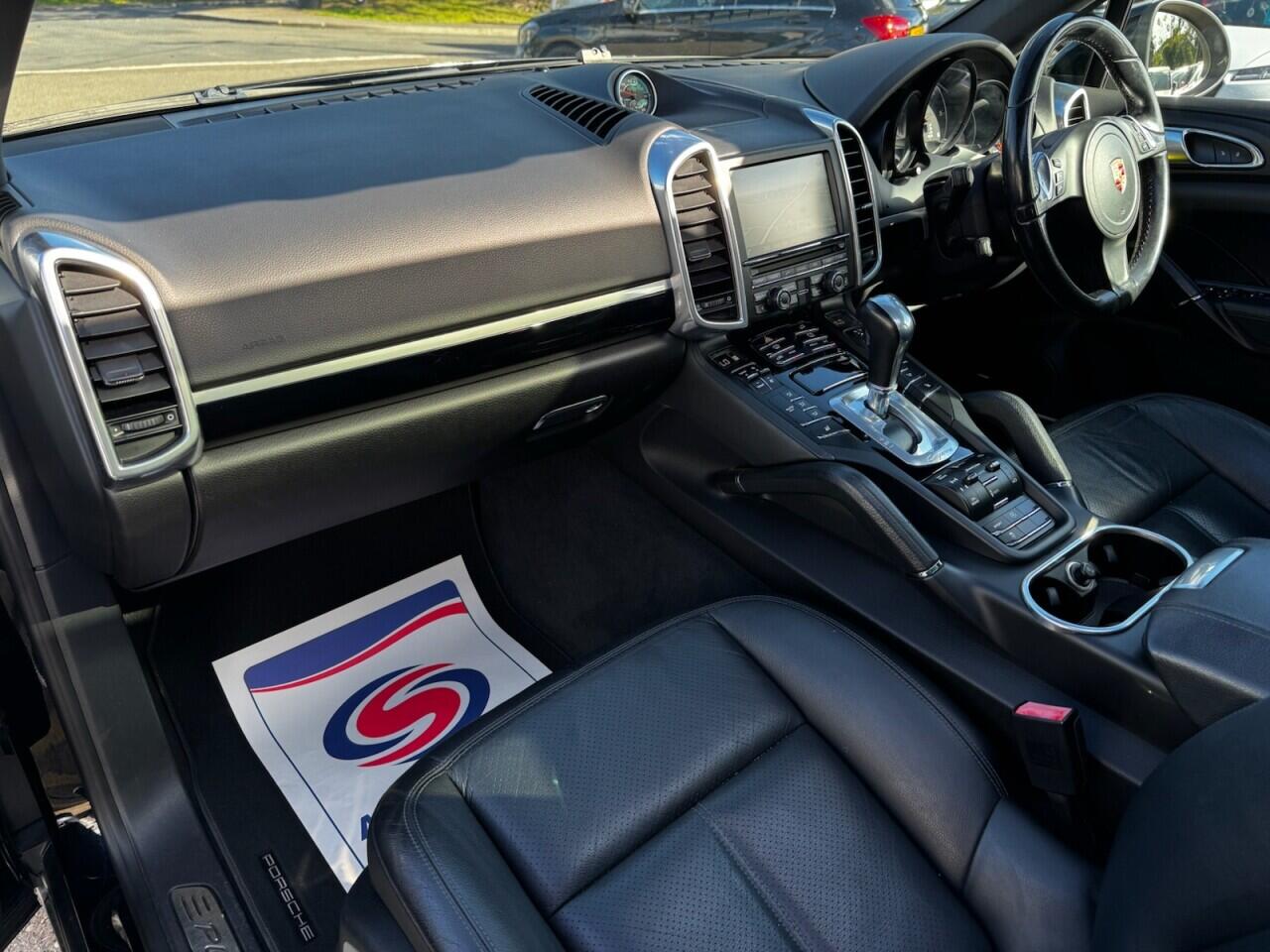 Porsche Cayenne view 3