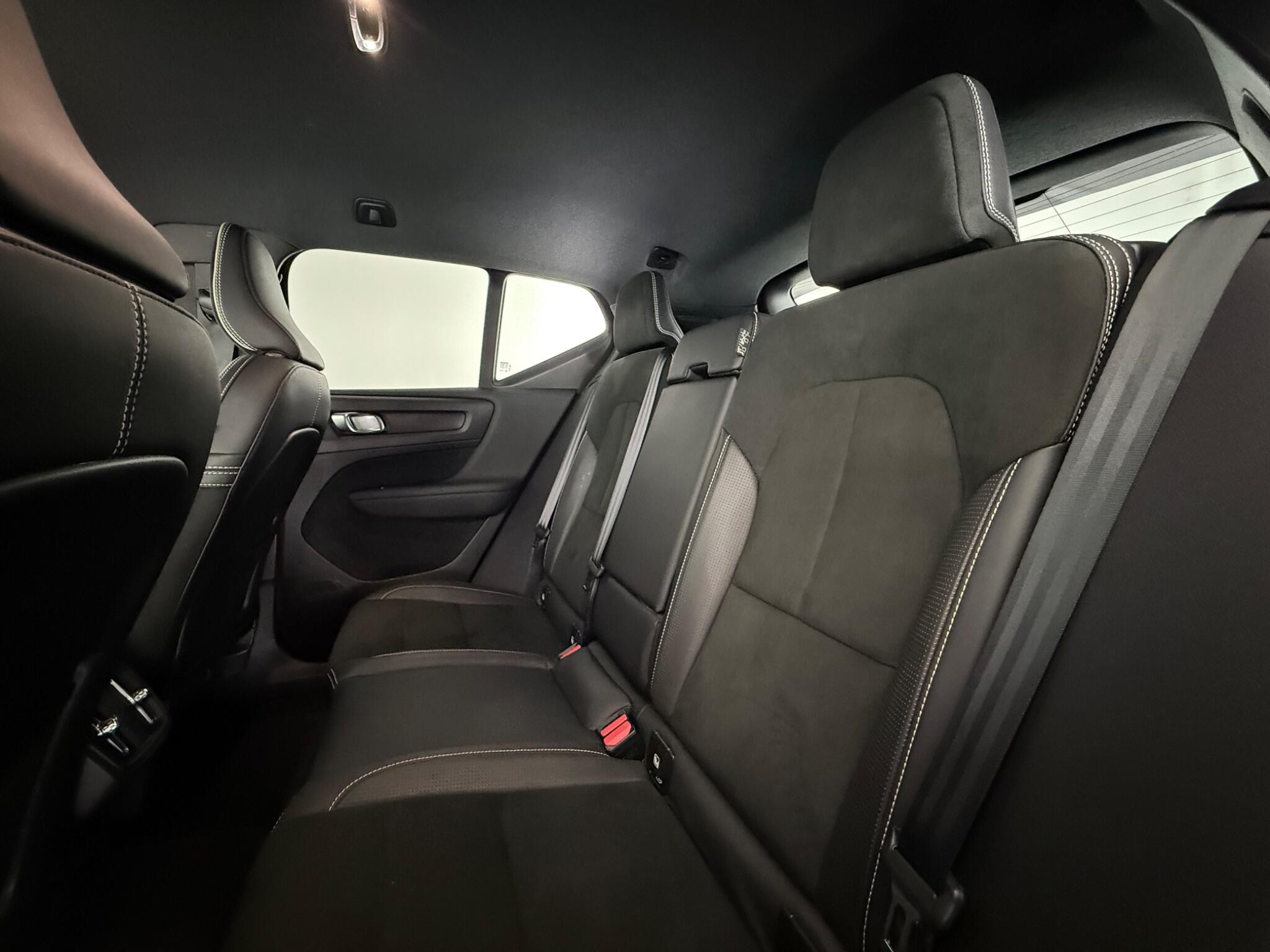 Volvo XC40 view 17