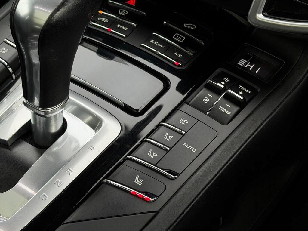 Porsche Cayenne view 41