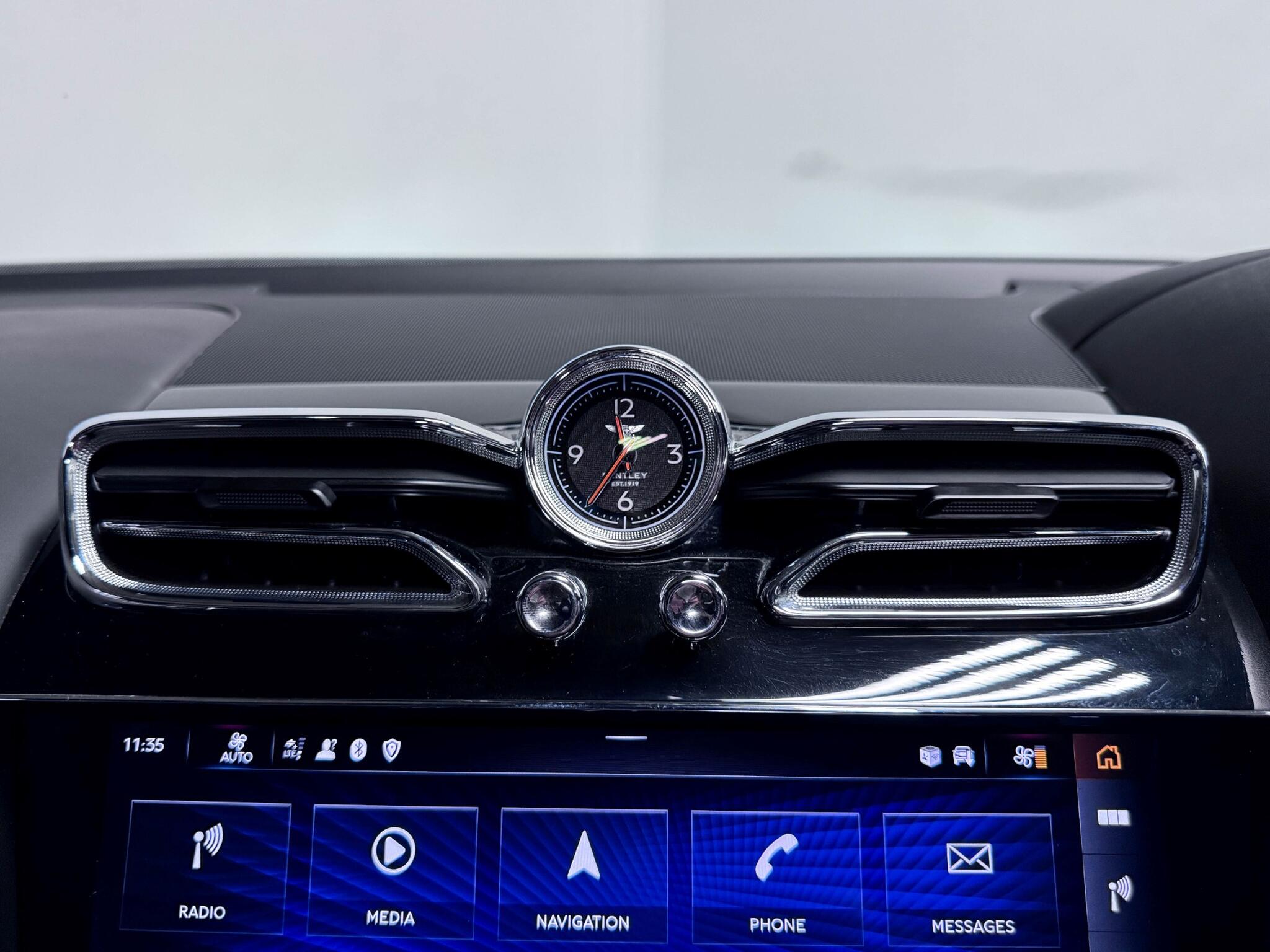 Bentley Bentayga view 55