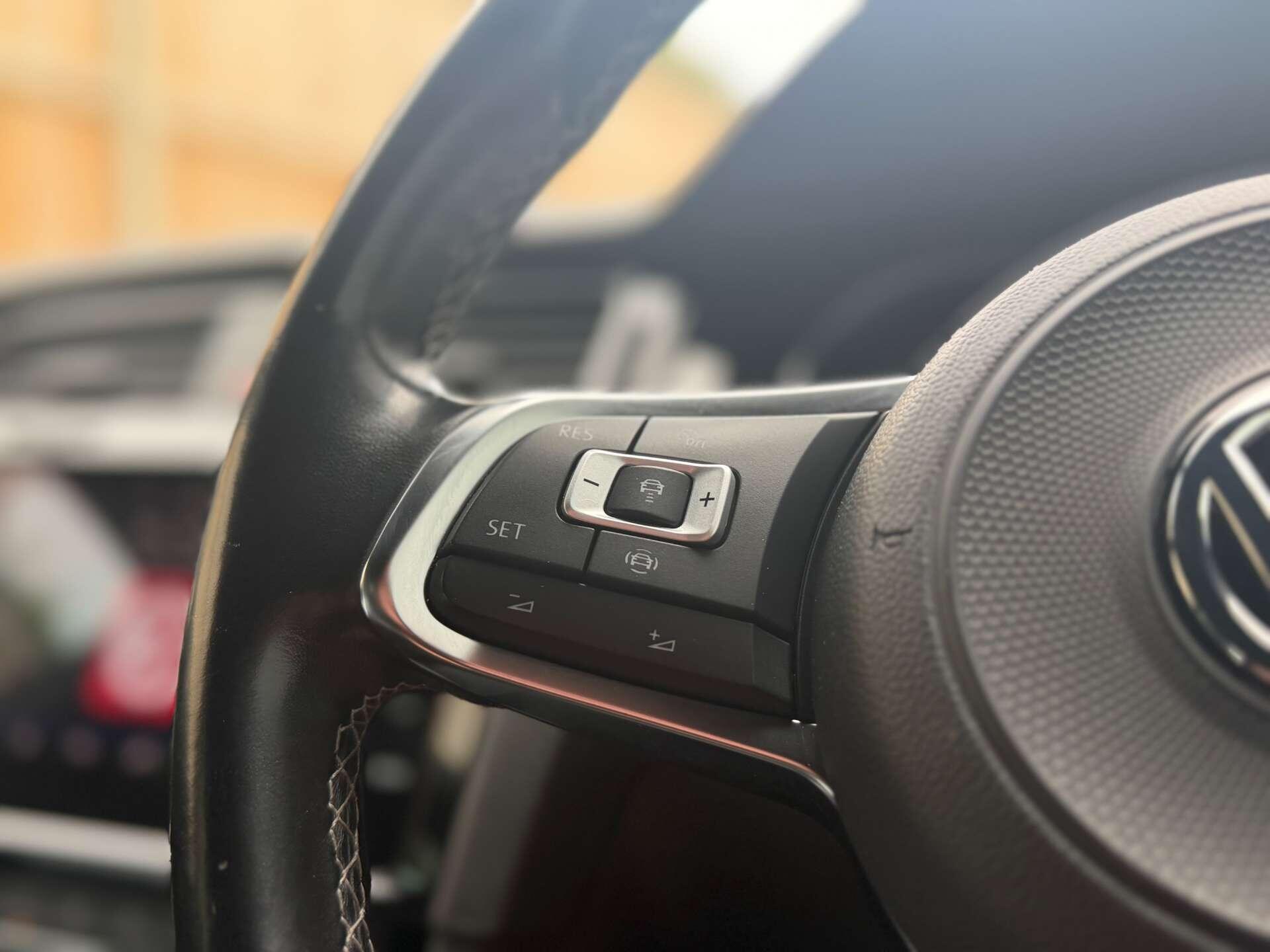 Volkswagen Golf view 23