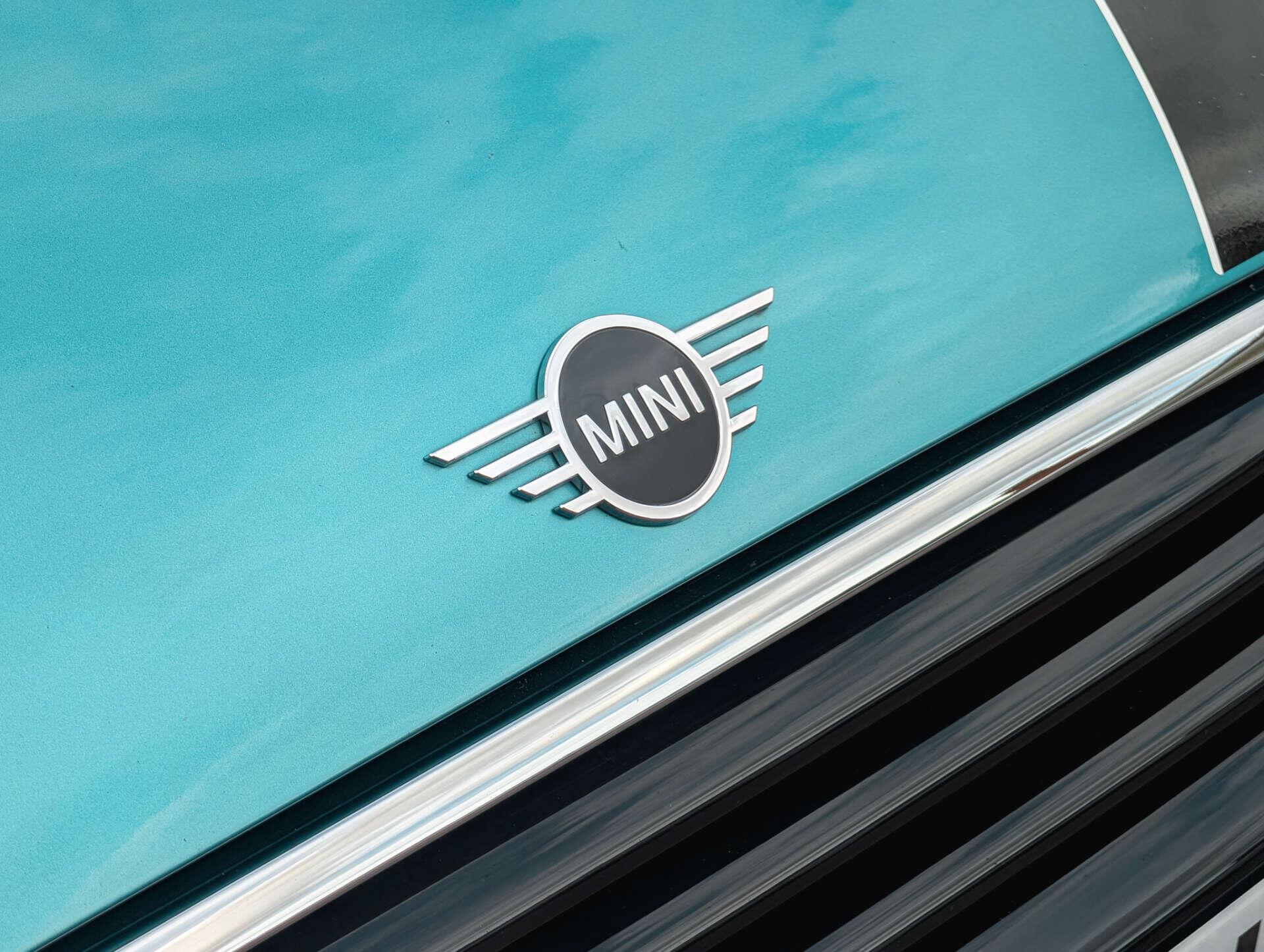 Mini Convertible view 18