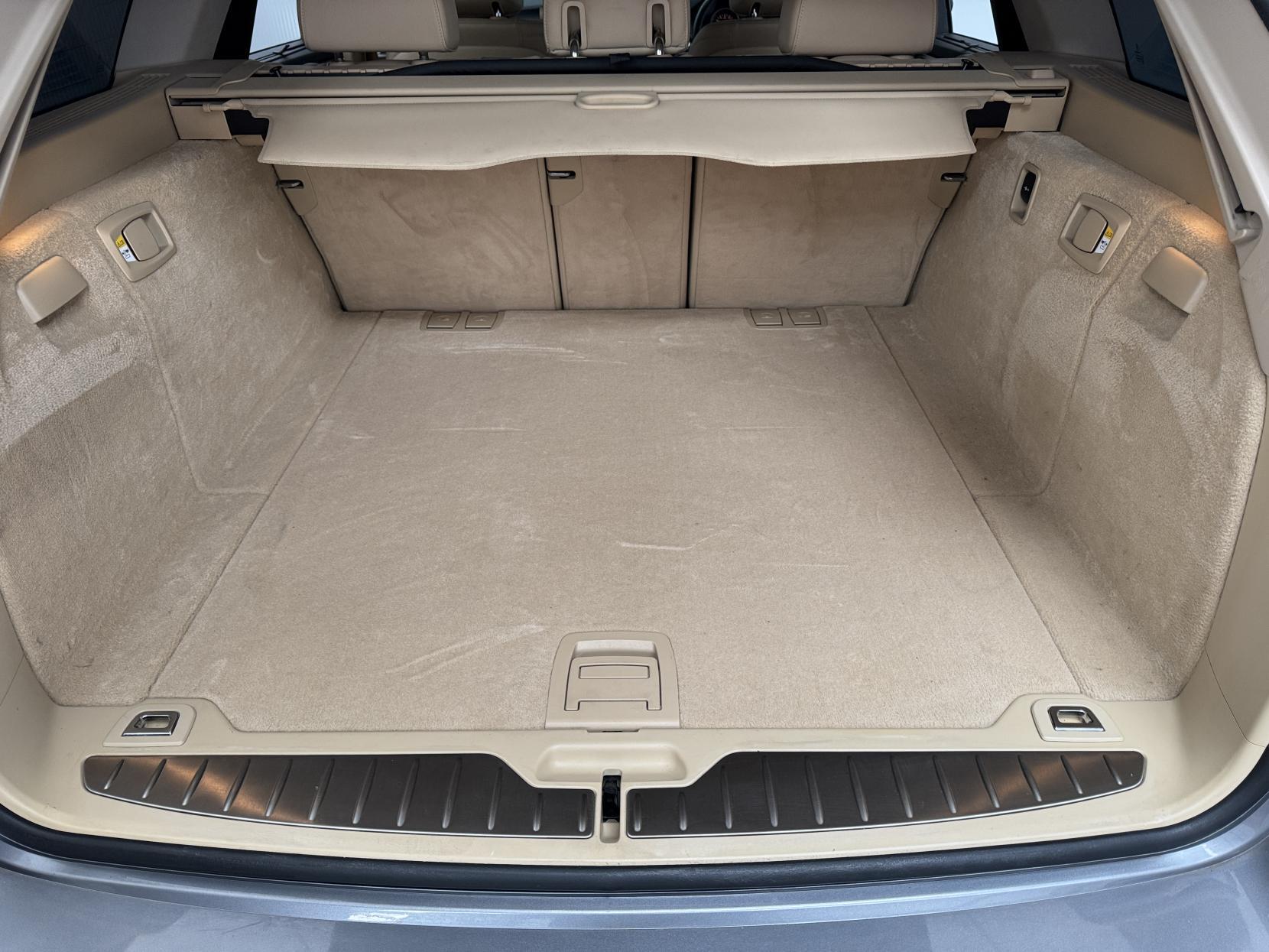 BMW 5 Series view 61
