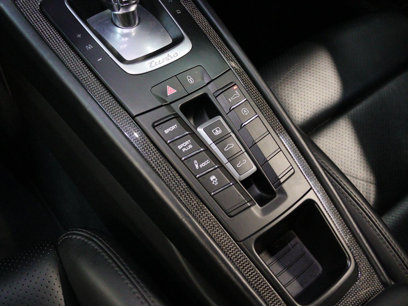 Porsche 911 view 18