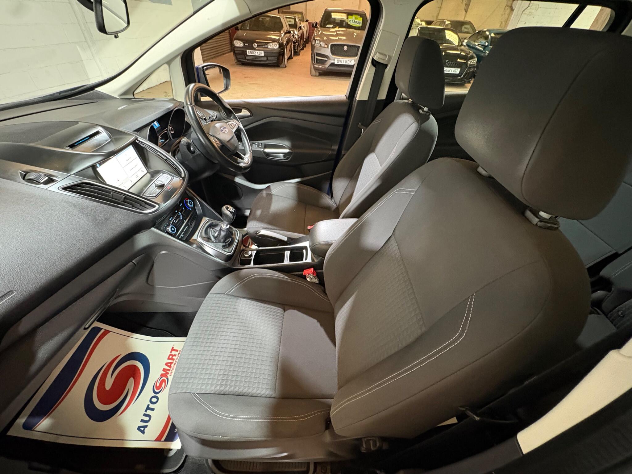Ford Grand C-Max view 68
