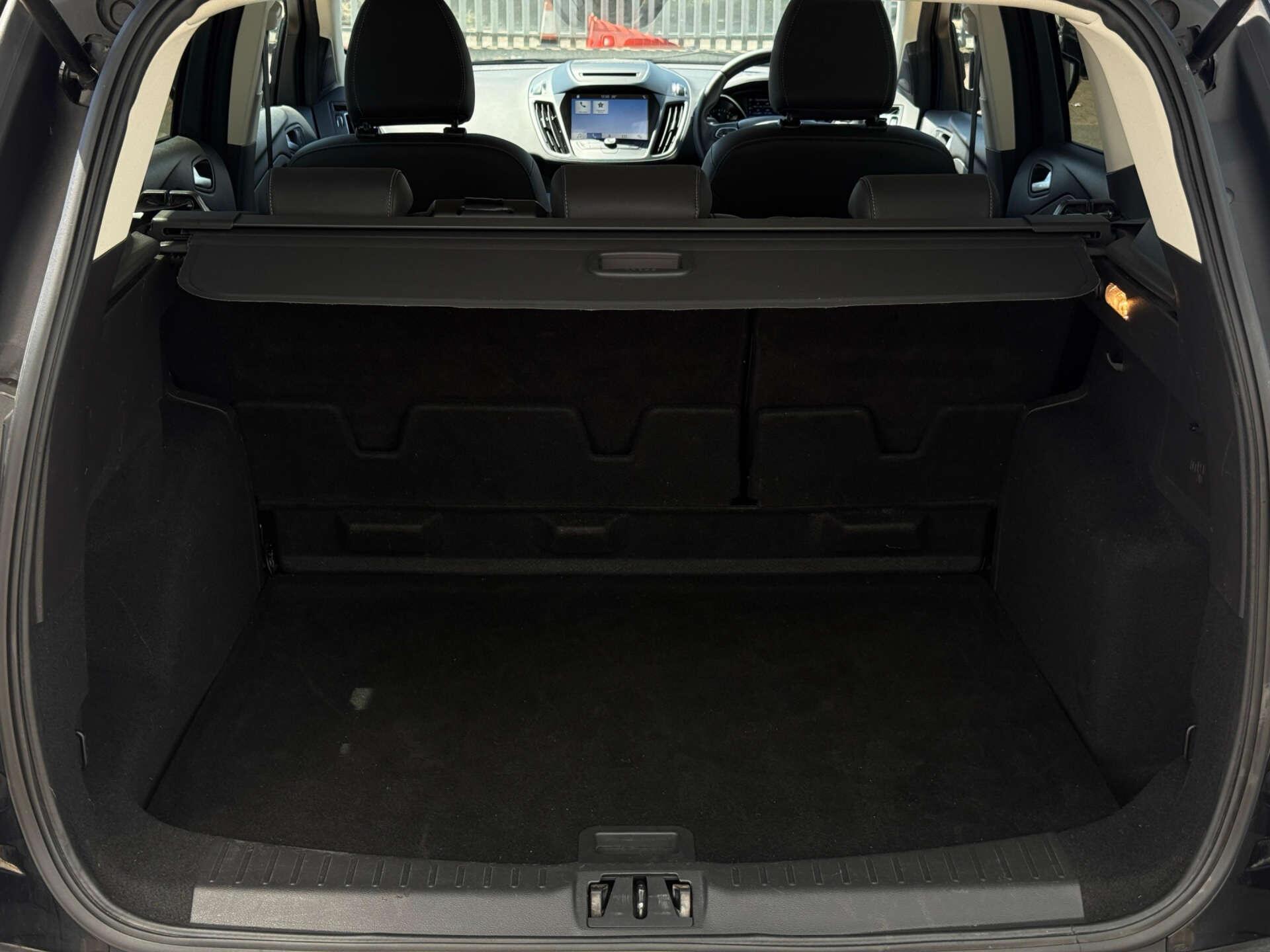 Ford Kuga view 34
