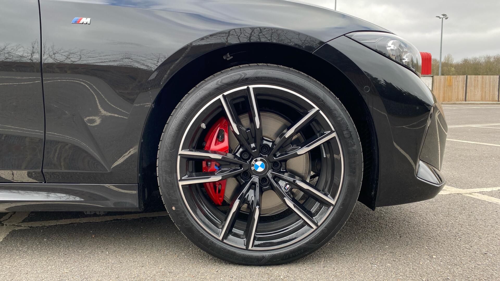 BMW 3 Series view 14