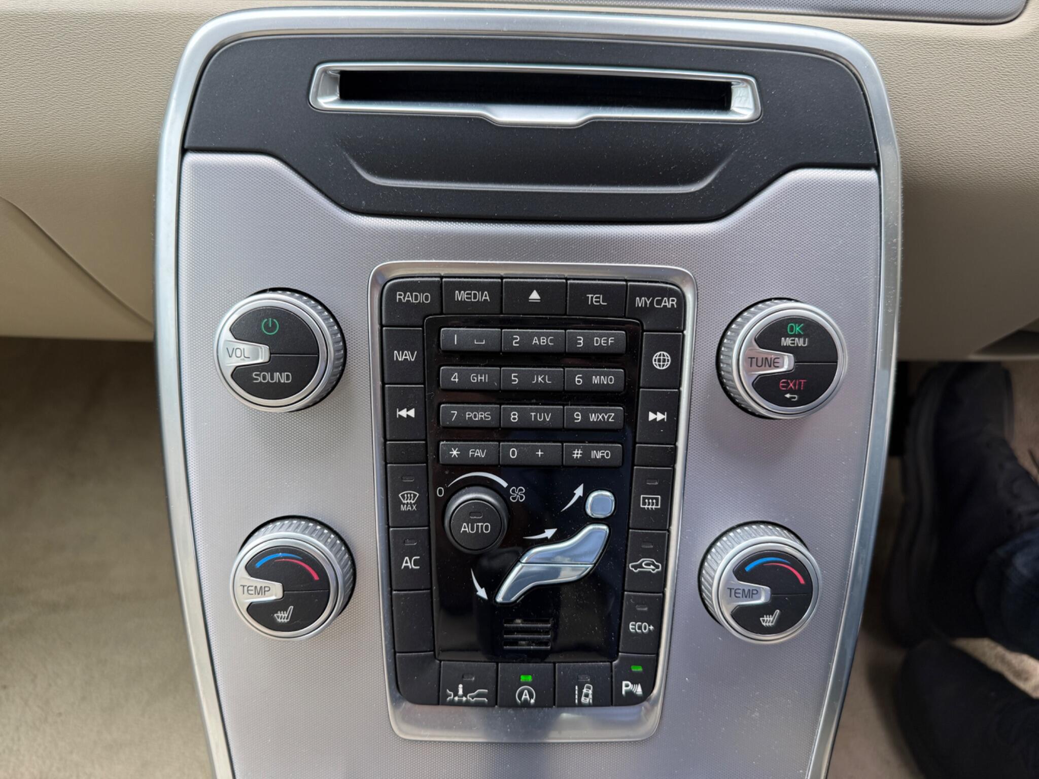 2015 Volvo S80 image 52