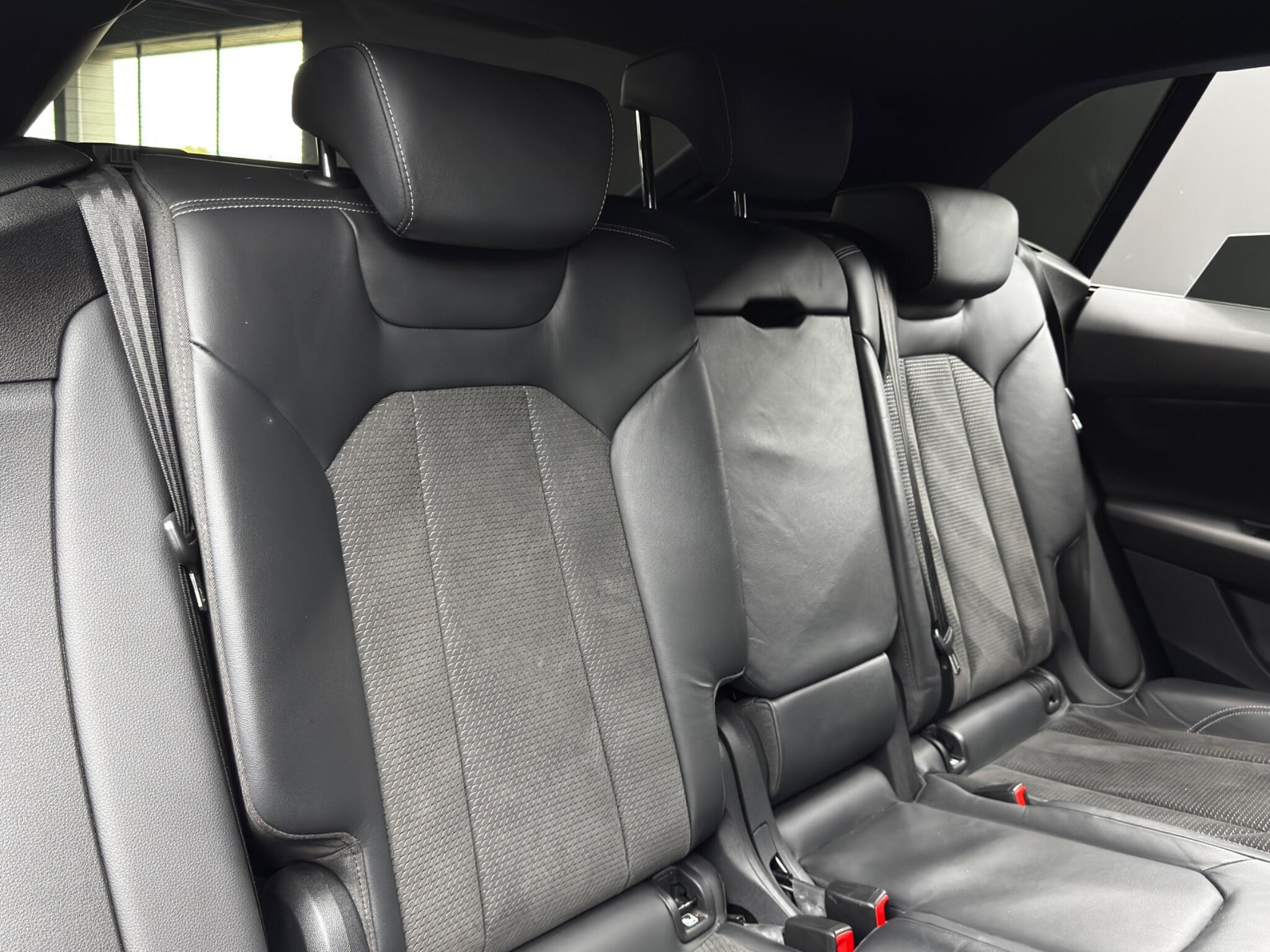 Audi Q8 view 15