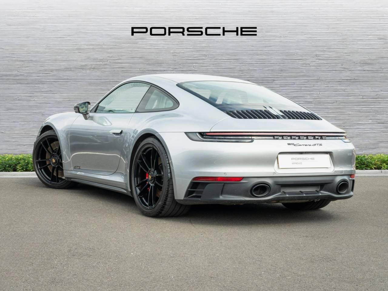 Porsche 911 view 3